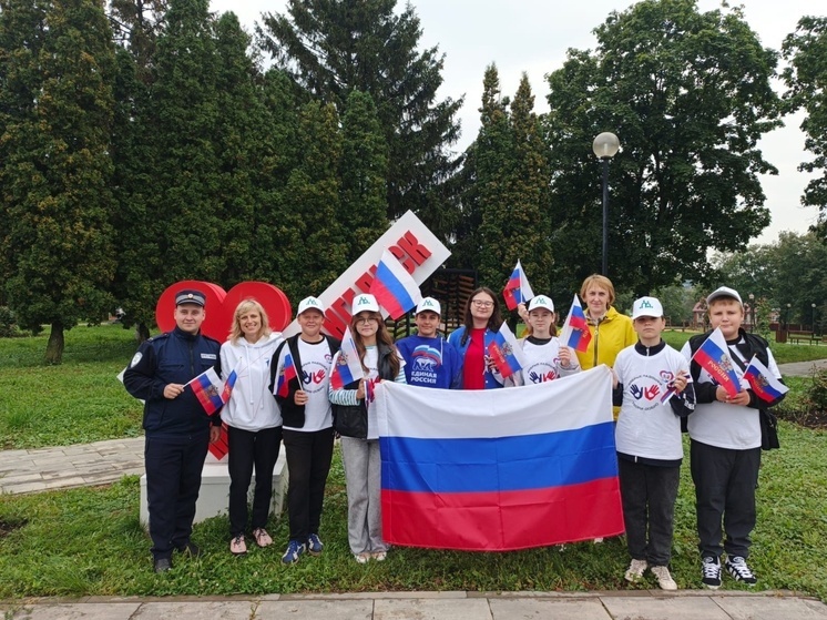 В Орловской области сотрудники Госавтоинспекции и общественники провели патриотическую акцию