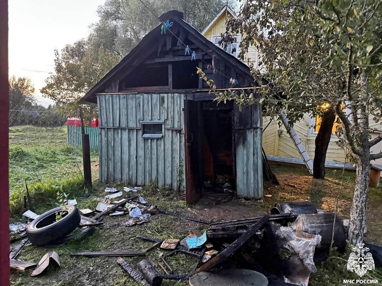 В Гагаринской деревне Потапово горела частная баня