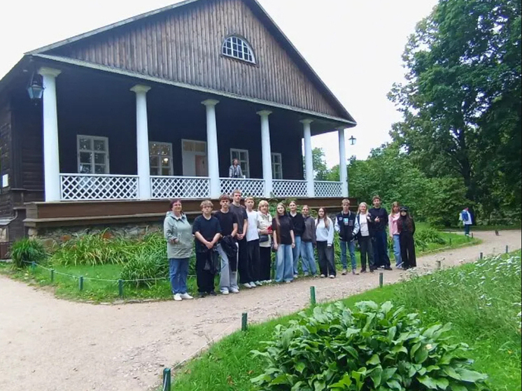 Школьники из Витебской области посетили Михайловское