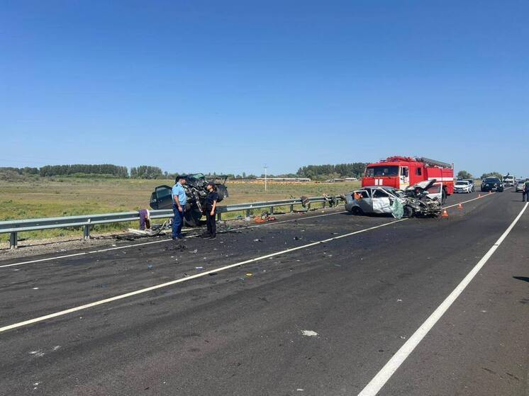 В Астраханской области при столкновении легковушек погибли два человека