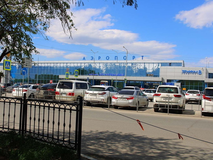 В Омском аэропорту сбой: сотни пассажиров не смогли вовремя улететь
