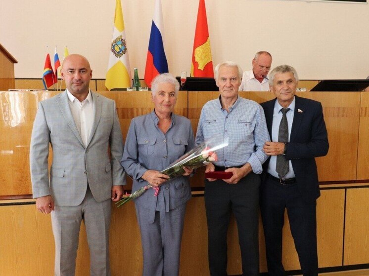 На Ставрополье две супружеские пары наградили краевыми медалями «За сохранение семейных ценностей»