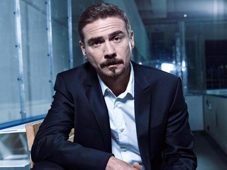 Mash: Актер Денис Никифоров получил перелом кости стопы