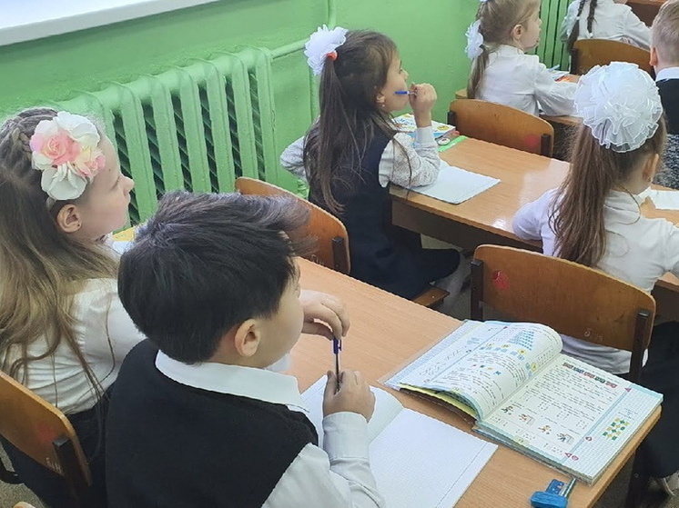Омичам рассказали, где детям лучше садиться в классе в зависимости от зрения