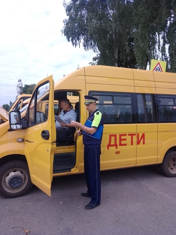 В Орловской области перед новым учебным годом проверяют школьные автобусы