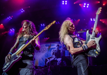 Легенды хеви-метал группа Iron Maiden вновь показали свою «самостийность», пойдя против течения – в данном случае, не поддавшись всеобщей суете их поп- и рок-коллег вокруг концертной арены «Сфера» в Лас-Вегасе