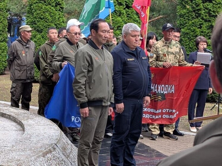 Дронов и Николаев почтили память погибших на озере Ильмень якутян