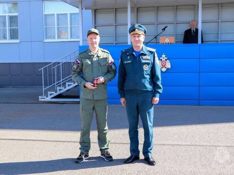 Дружинник Струго-Красненского округа получил медаль «За спасение на пожаре»