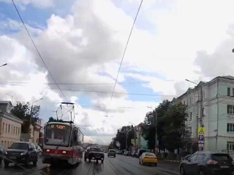 Автоледи сняла, как туляк "пошел пятым рядом" по Октябрьской