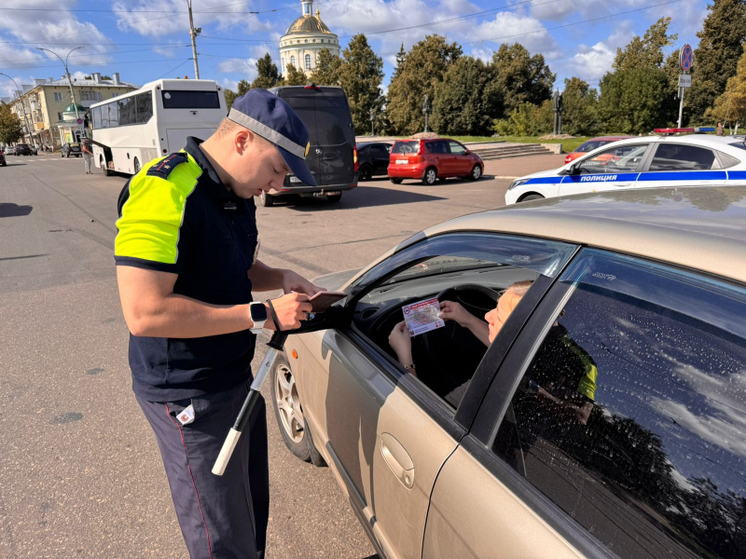 В Орле полицейские беседовали с автомобилистами о недопустимости дачи взятки