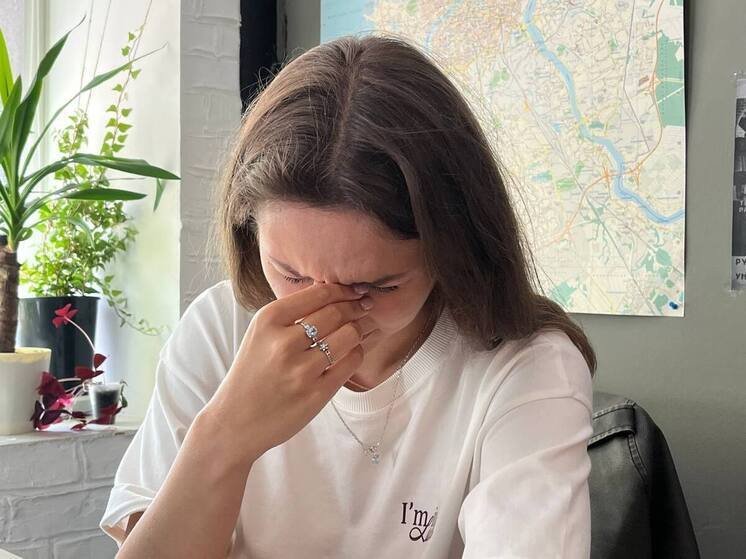 Врач Азнаурян разъяснил петербуржцам причины появления «мушек» в глазах