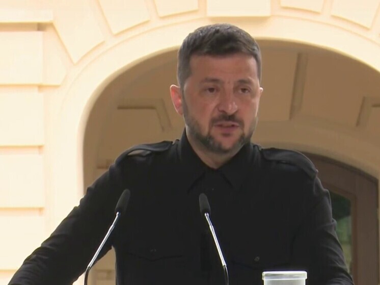 Владимир Зеленский выступил с дерзким заявлением, что Украине не требуется одобрение США для нанесения ударов собственным дальнобойным оружием по территории России