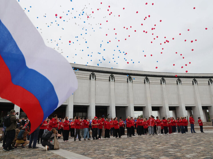 Цвет настроения у Москвы в минувшую пятницу, 22 августа, был красно-бело-синим