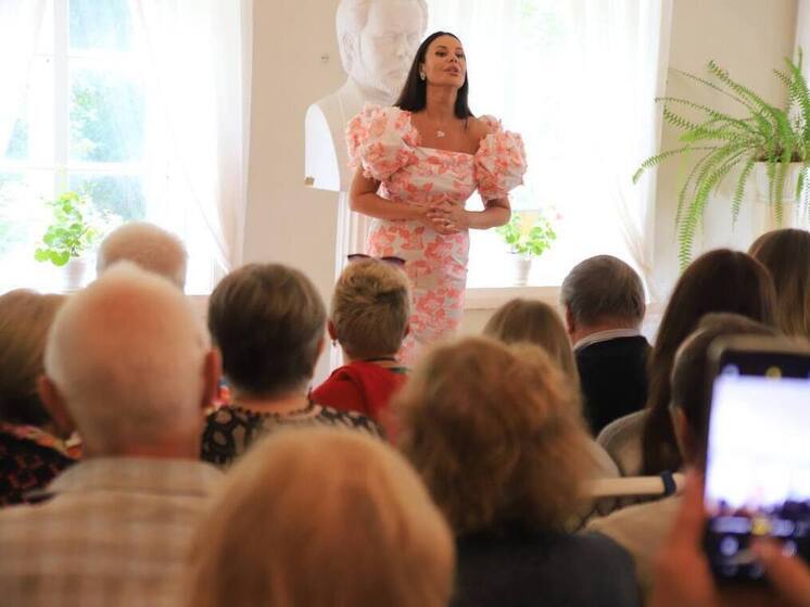 Оксана Федорова выступила в музее-усадьбе Мусоргского