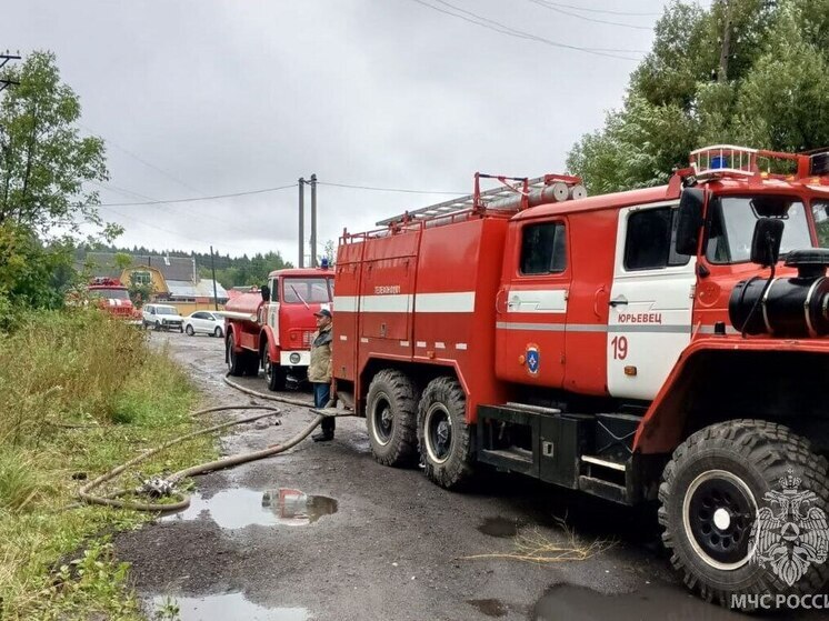 В Кинешме сгорел гараж с автомобилем