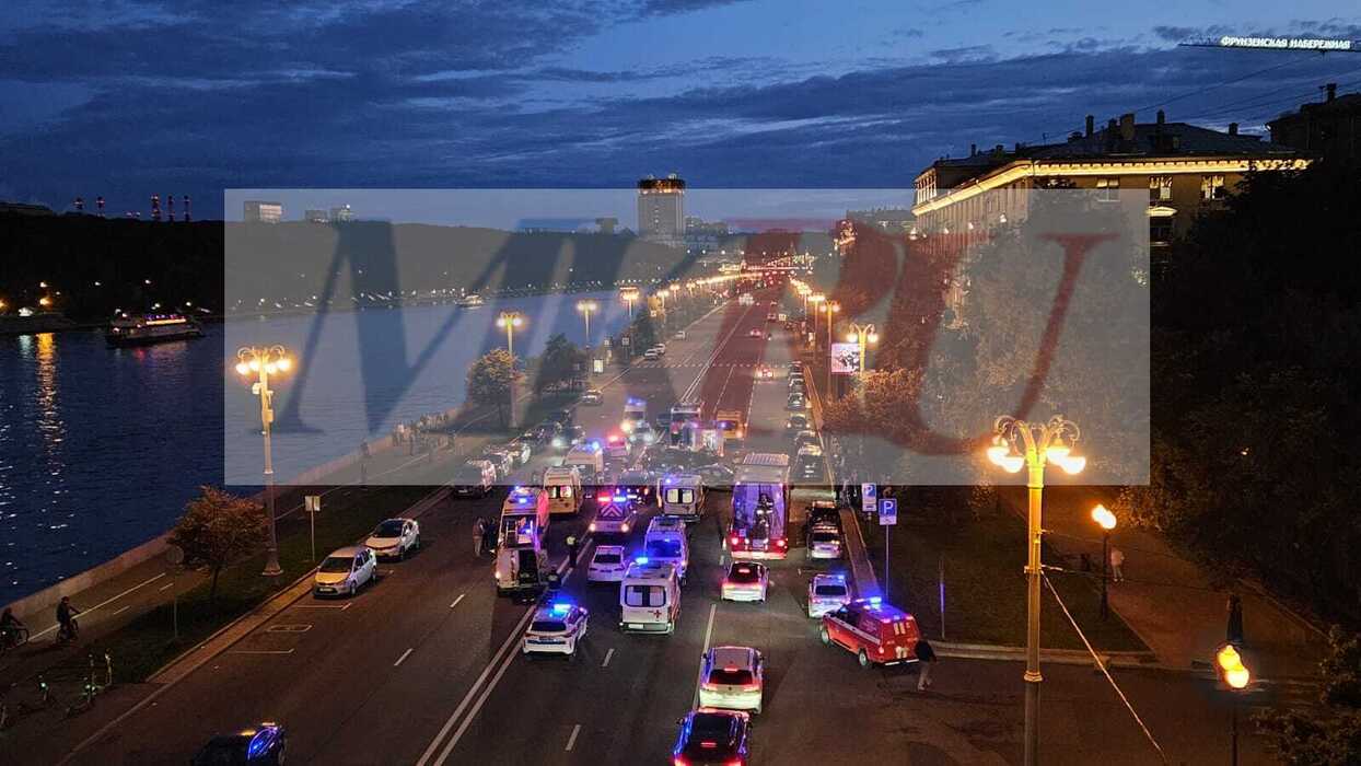 Дети пострадали в ДТП с иностранной делегацией в центре Москвы: фото с места события 