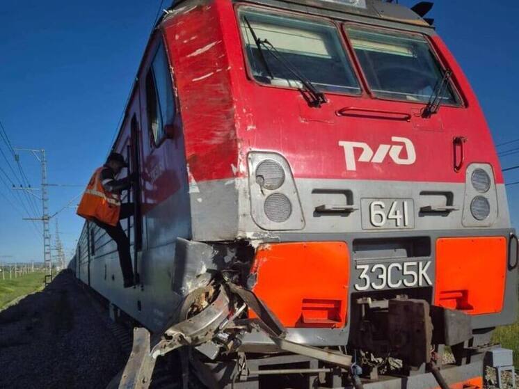Грузовой автомобиль попал под поезд в Забайкалье