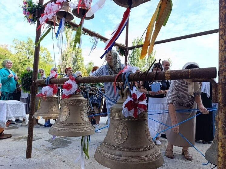 В столице ДНР освятили новую звонницу храма Иоанна Сочавского