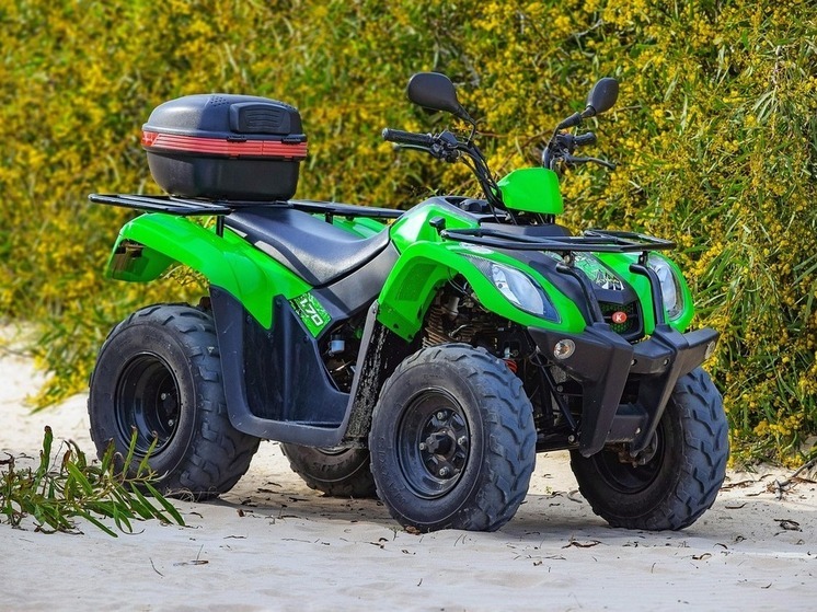 В Биробиджане подросток на квадроцикле сбил пешехода во дворе