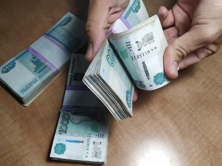 Омич обманул знакомых на полмиллиона рублей, пообещав им права