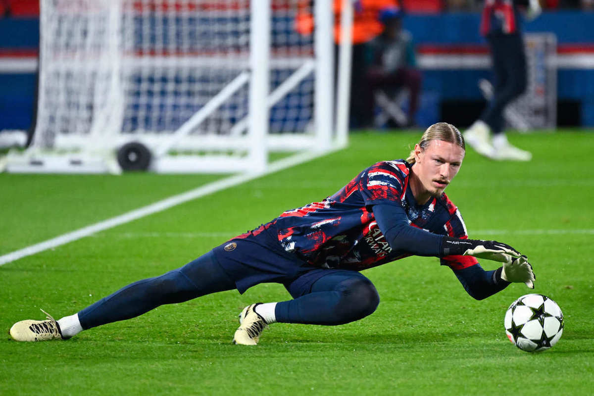 СМИ: Сафонов намерен остаться в «ПСЖ» на полноценный сезон