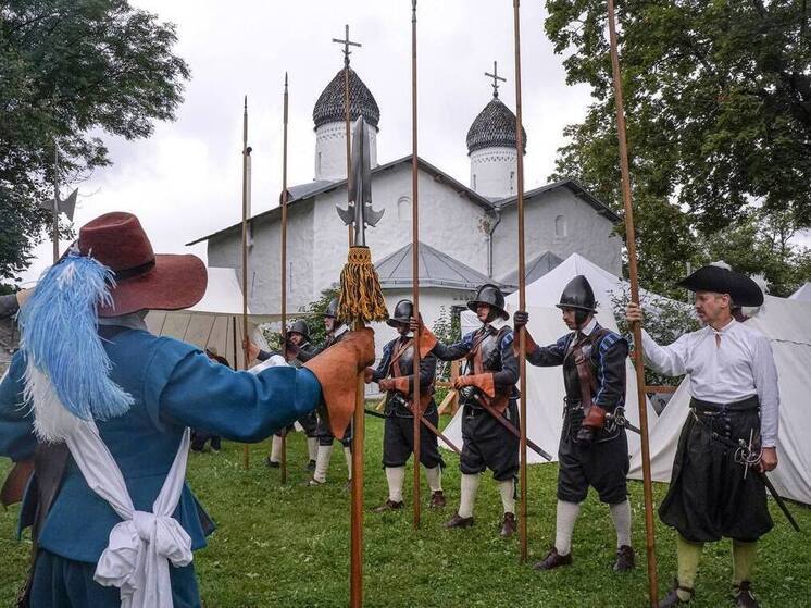 Около 1000 человек посетили исторический праздник «Воевода Шуйский» в Пскове