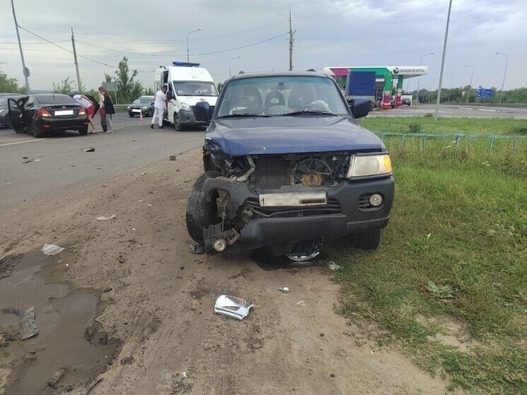 Mitsubishi и Hyundai влетели друг в друга на участке М5 в Самарской области