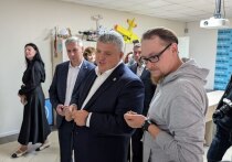 Дрон-рейсинг — это будущее, которое уже наступило, и это направление необходимо развивать. Об этом заявил действующий глава Новгородской области Александр Дронов во время визита в Центр технического творчества АртТех, который состоит на базе ПАО «Мстатор».