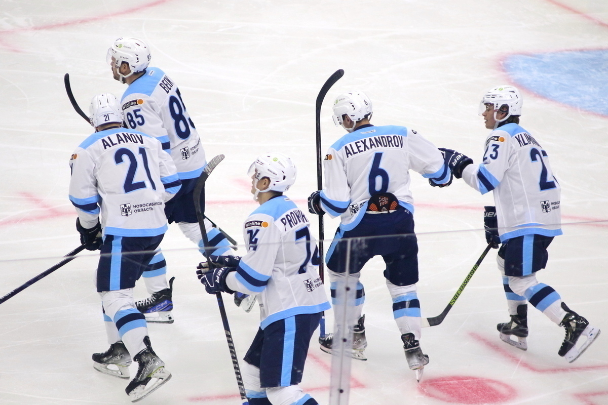 «Сибирь» переиграла «Нефтехимик» в последнем матче Кубка Блинова
