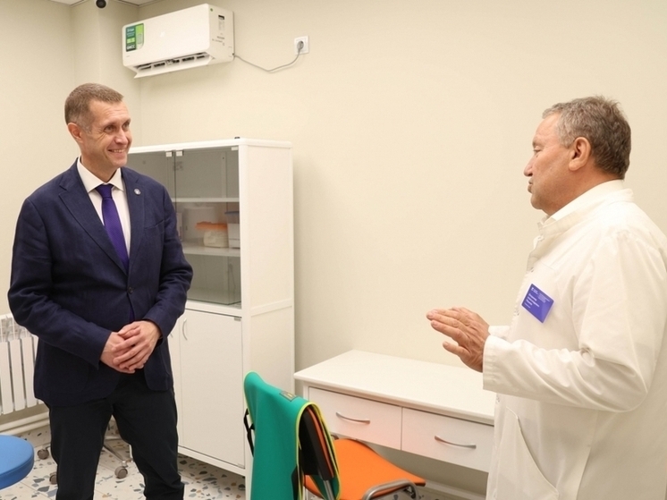 Роман Калинин посетил детское отделение стоматологической поликлиники №1