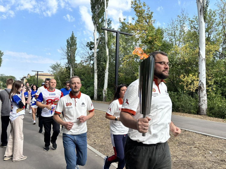 Частицу Огня Победы из Александровского сада в Москве доставили в Донбасс и Новороссию