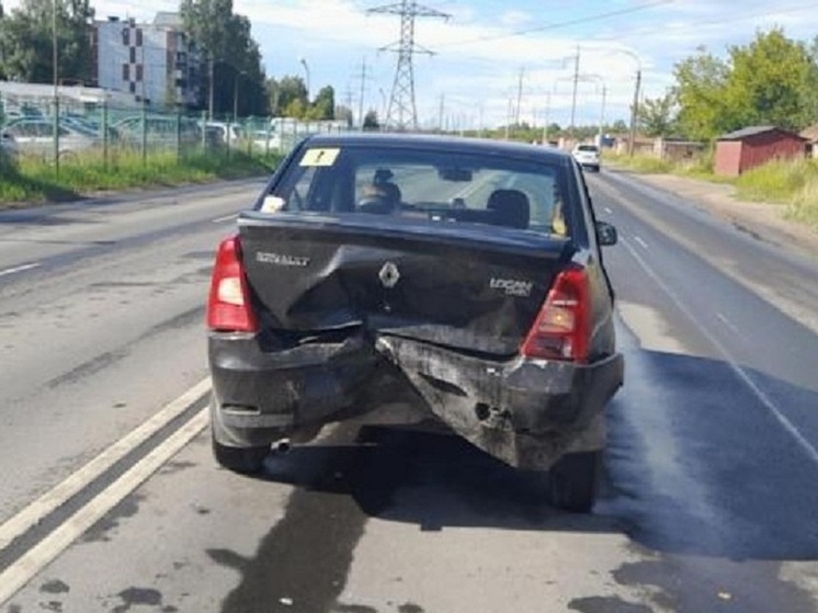 Женщина и ребенок пострадали в ДТП на улице Инженерной в Пскове