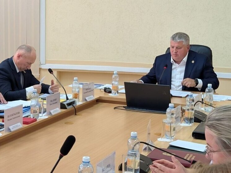 Дронов поручил профильным министрам принять участие в проведении Дня знаний