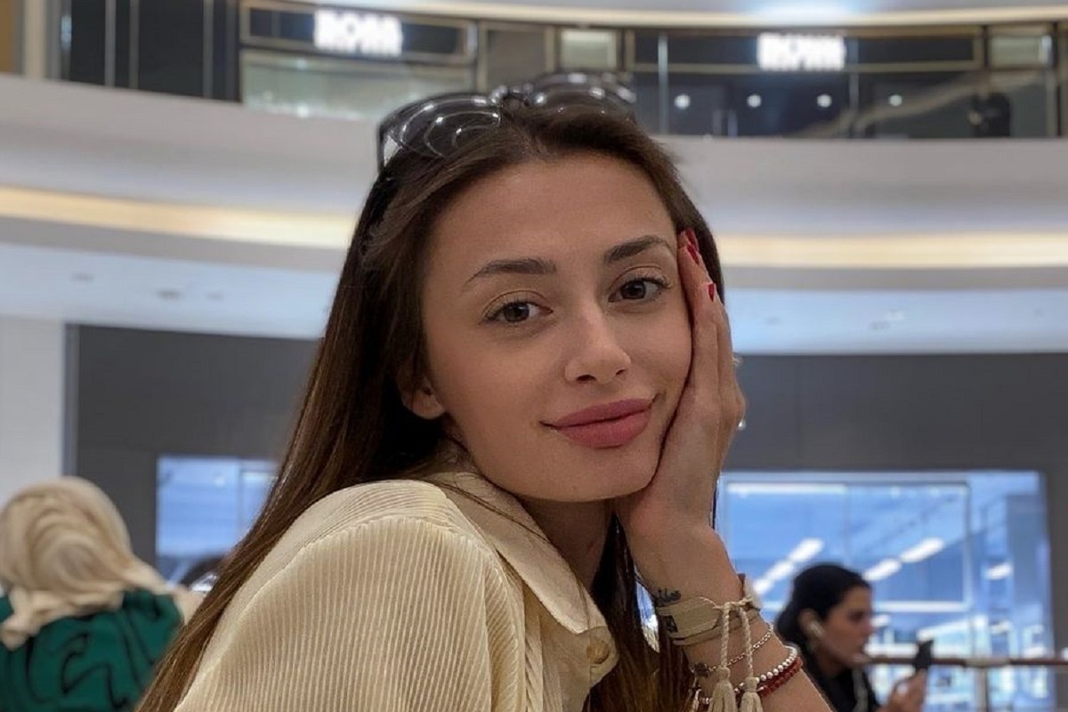 Гимнастка вышла в свет