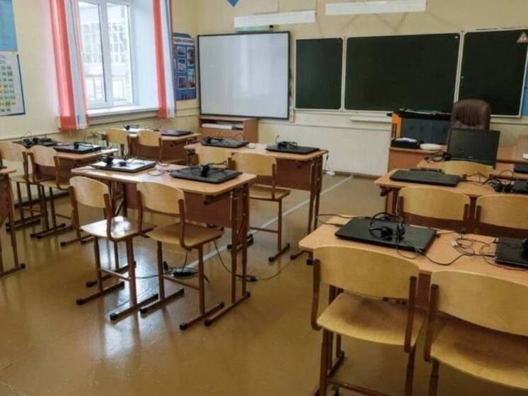 С 1 сентября в школах Новосибирска вводят новые правила: единое расписание, меньше контрольных и запрет на частные курсы для учителей