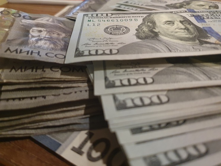 В Оше судья сжег взятку в $4000, пытаясь скрыть улики