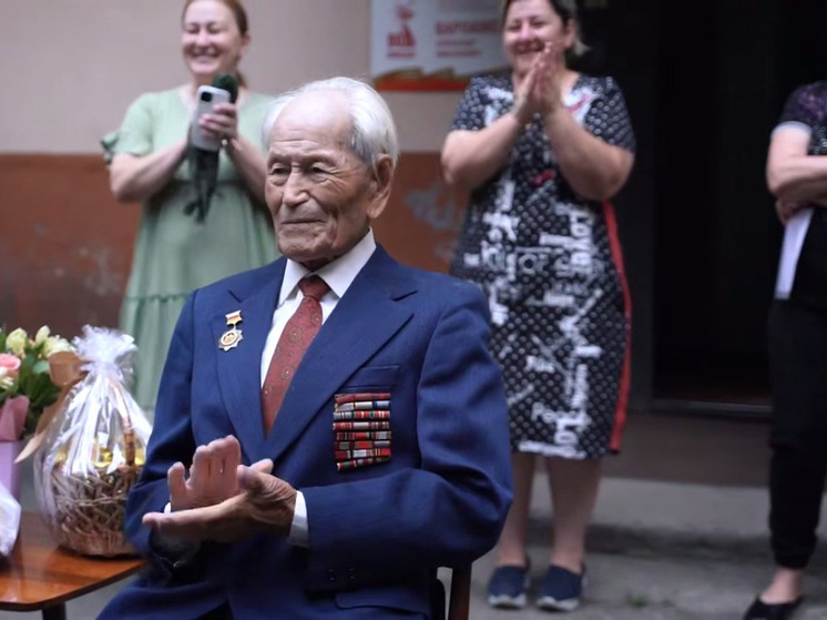 Ветерану ВОВ из Владикавказа Ветерану Александру Варламову исполнилось 100 лет