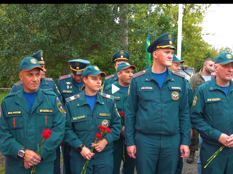 В Узловом районе погибшему пожарному Лаврецкому открыли мемориальную доску