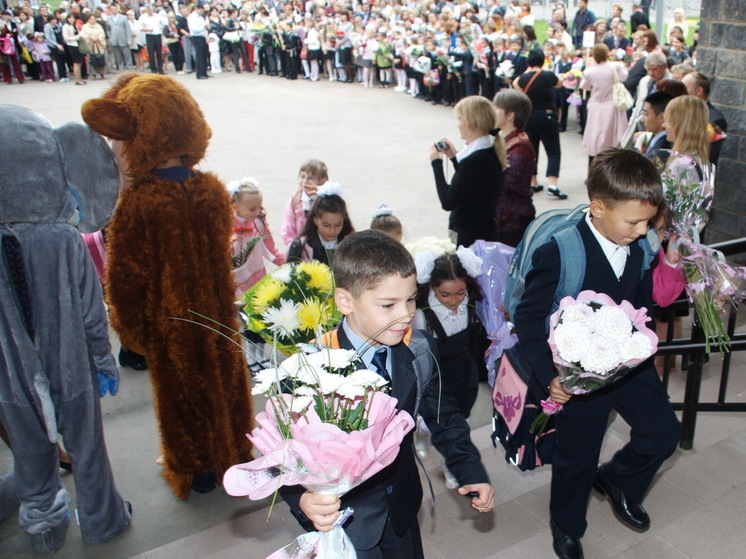 В ряде городов России изменили формат проведения линеек 1 сентября