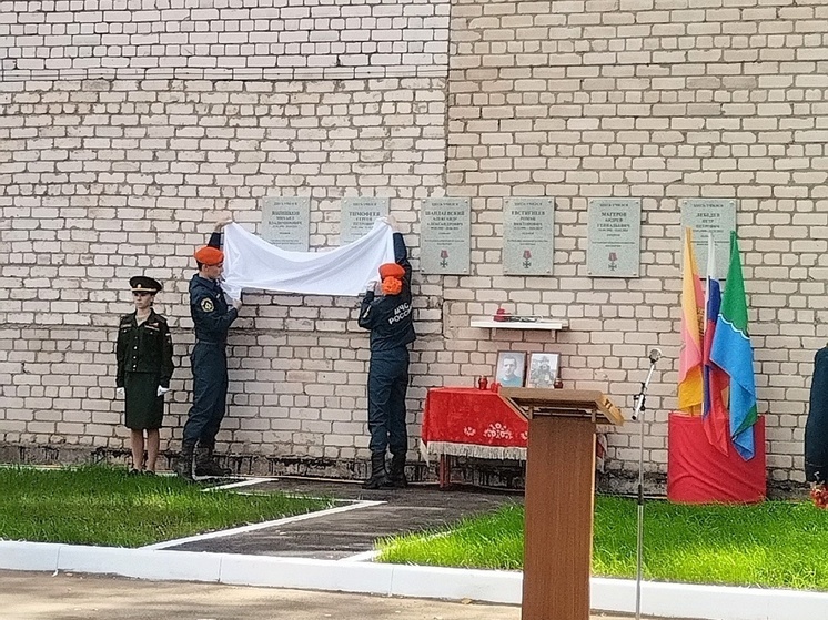 В Андреаполе открыли мемориальные доски в память о погибших на СВО