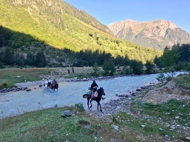В Карачаево-Черкесии прошла историко-просветительская и горно-пешеходная экскурсия