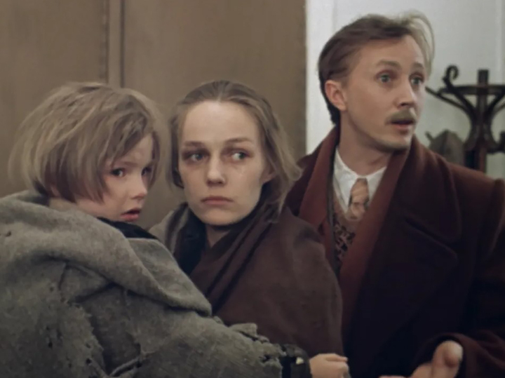 Кадр из фильма Военно-полевой роман