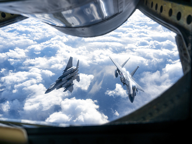 Пять американских самолетов подняты для сопровождения Ил-20 над международными водами