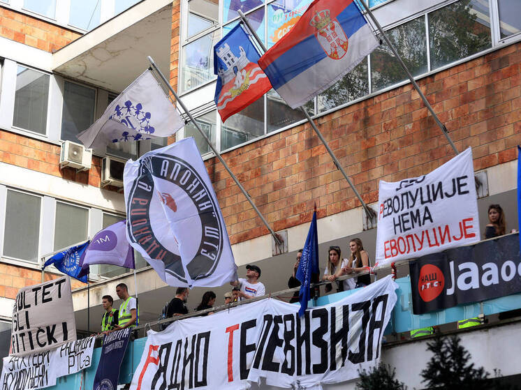 Российский посол объяснил, с чем связаны протесты в Сербии