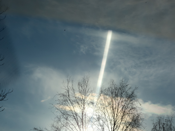 Над Украиной заметили загадочный голубой луч — жители выдвигают разные версии