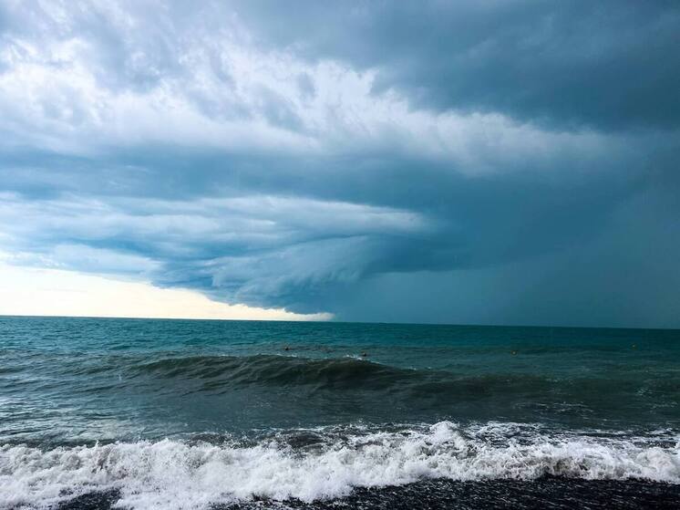 К Таиланду, Вьетнаму и Лаосу приближается мощный тайфун «Каджики»