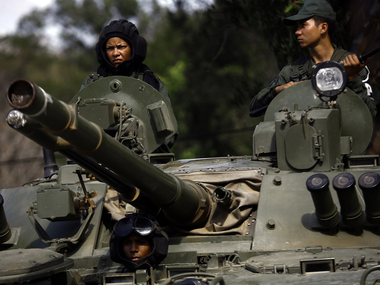 Bloomberg: Мадуро направил 15 тыс. бойцов ВС Венесуэлы подготовиться к атаке США