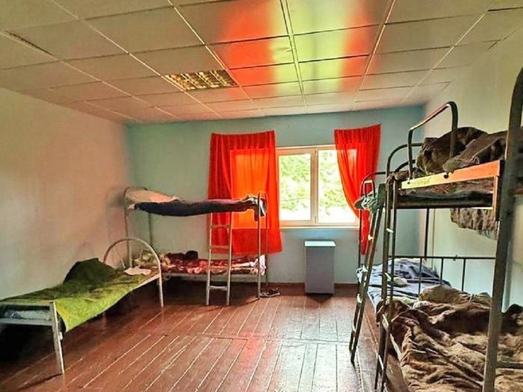 Из скандального лагеря в Новосибирске вывели свыше 100 детей из Томска