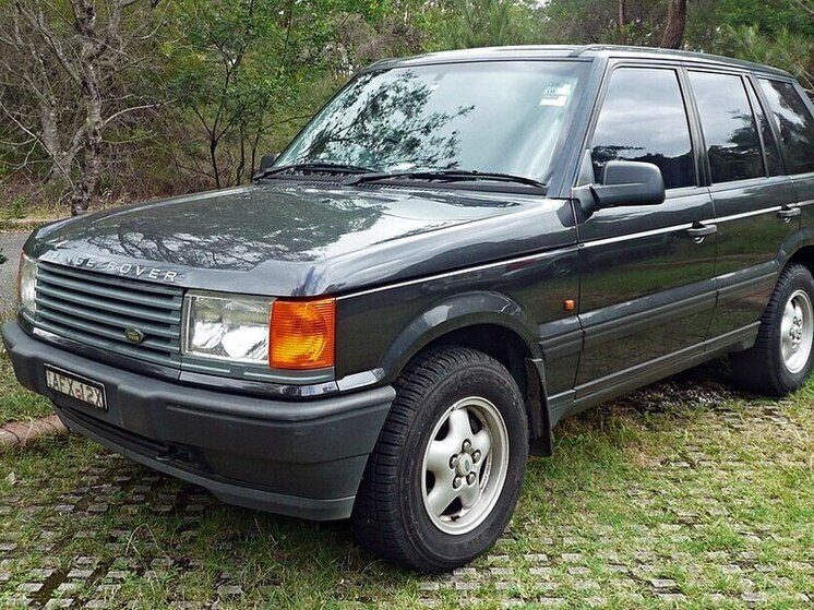 В Новосибирске легендарный Land Rover 1995 года хотят обменять на Lada Granta
