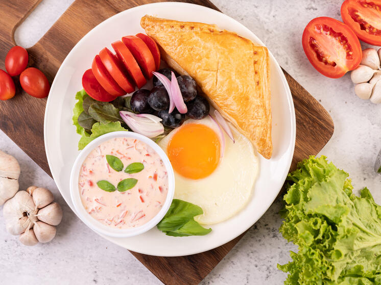 Врачи назвали завтрак, который полезнее каши и защищает сосуды от закупорки